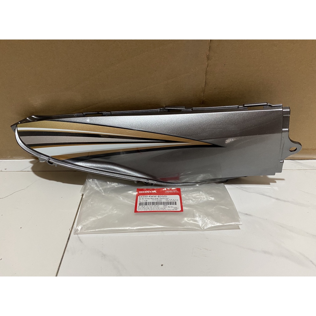 Bộ ốp trung tâm bên phải HONDA WAVE S110 năm 2009 màu Bạc. 64350KWWB20ZD