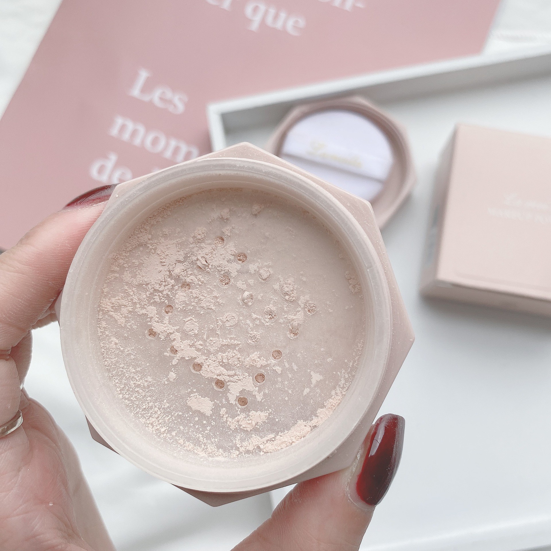 Phấn phủ dạng bột hiệu ứng lì trang điểm tự nhiên | BigBuy360 - bigbuy360.vn