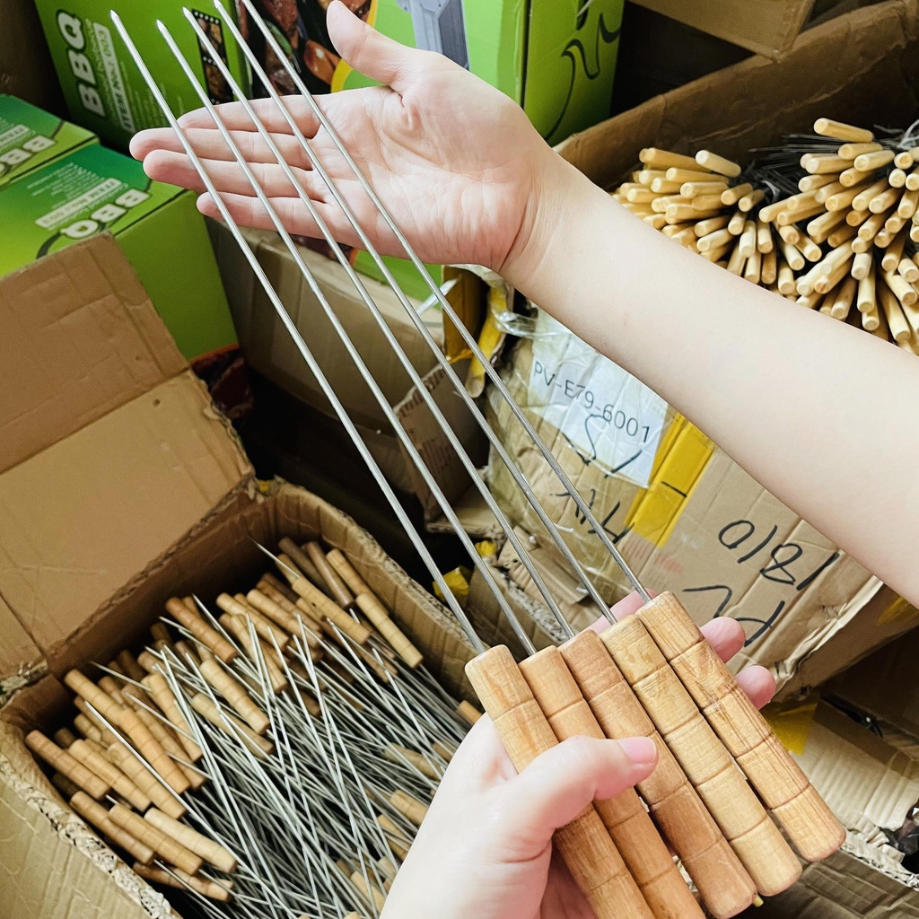 Xiên nướng thịt inox cao cấp Que xiên nướng Inox chuôi gỗ  - Model: XN43cm