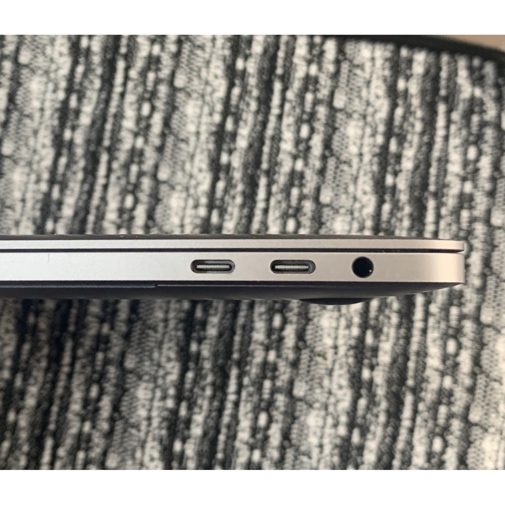 Macbook Pro A1706 13 inch 2016 Gray, New 99%