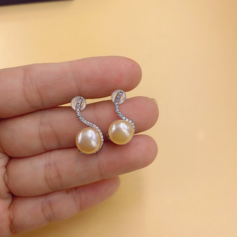 Đôi bông tai trai nuôi