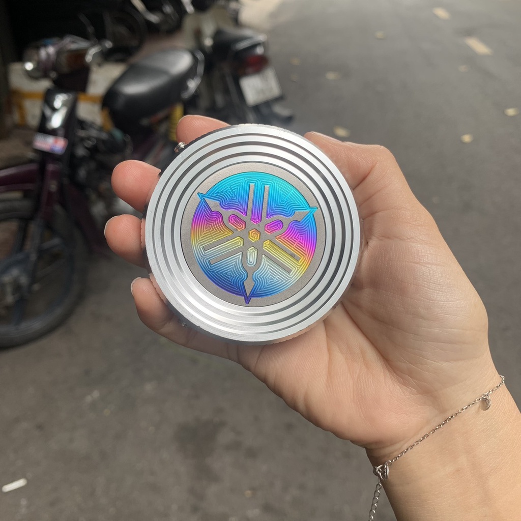 CHỤP NẮP XĂNG NHÔM CNC LOGO TITAN - NẮP BÌNH XĂNG XE MÁY