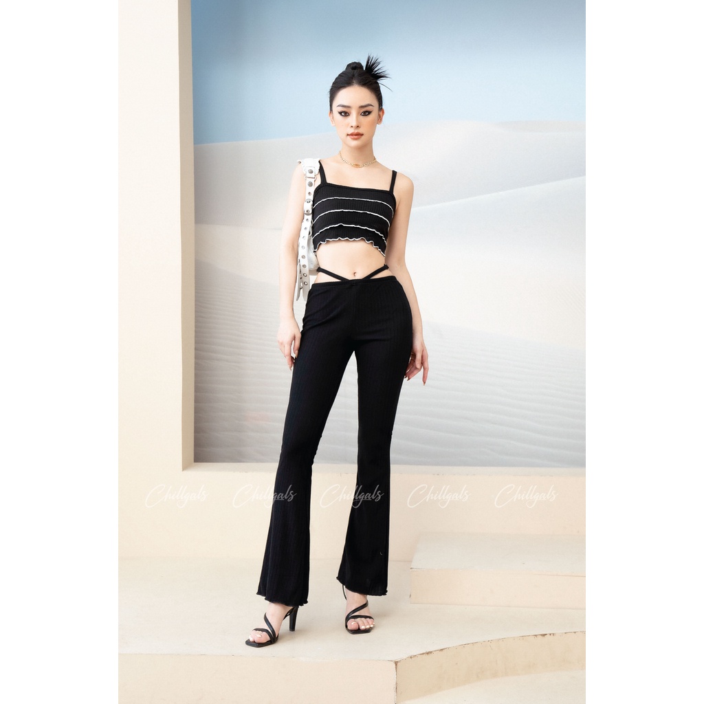 Áo 2 dây Chillgals len tăm croptop cổ vuông đen viền trắng, 2 dây quai to dáng lửng ôm body A-010DE