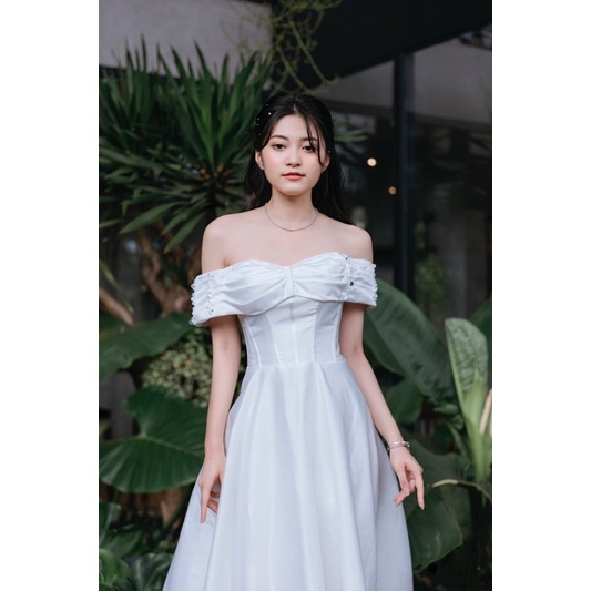 Váy cưới đi bàn cô dâu tay trễ xếp ly