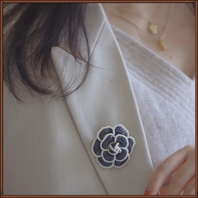Trâm Cài Áo Hình Hoa Trà Tráng Men Đính Ngọc Trai Thanh Lịch Thời Trang Cho Nữ