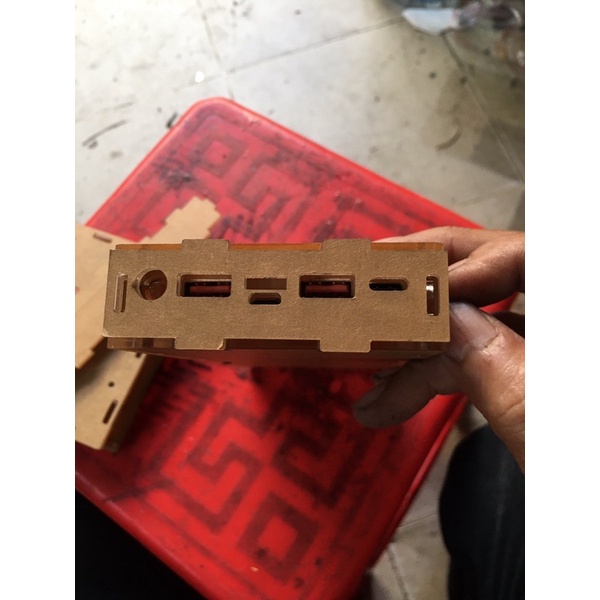Box sạc dự phòng 3.0 có đèn led pha,  không pin 6cell