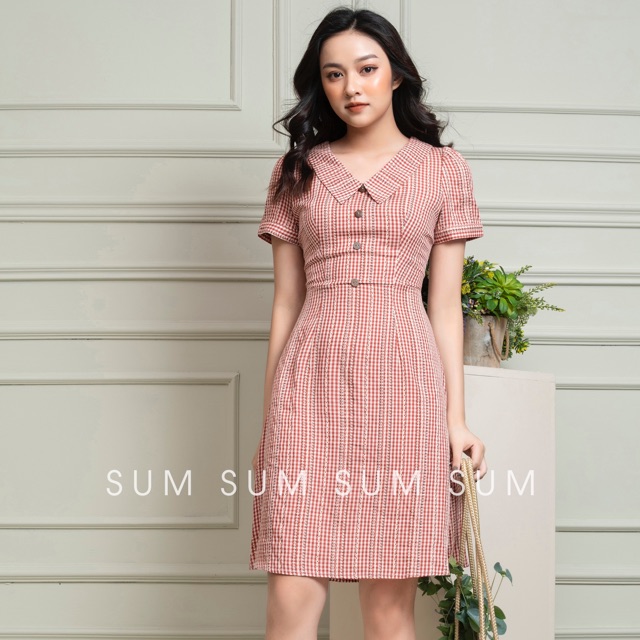 Váy cổ đức đính cúc