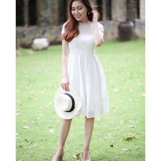 Váy ren trắng Entiati
