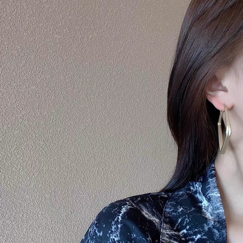 Hoa tai cá tính, hoa tai Hàn Quốc