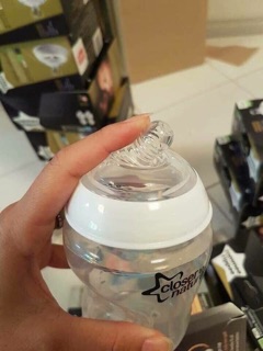 Bình sữa tommee tippee
