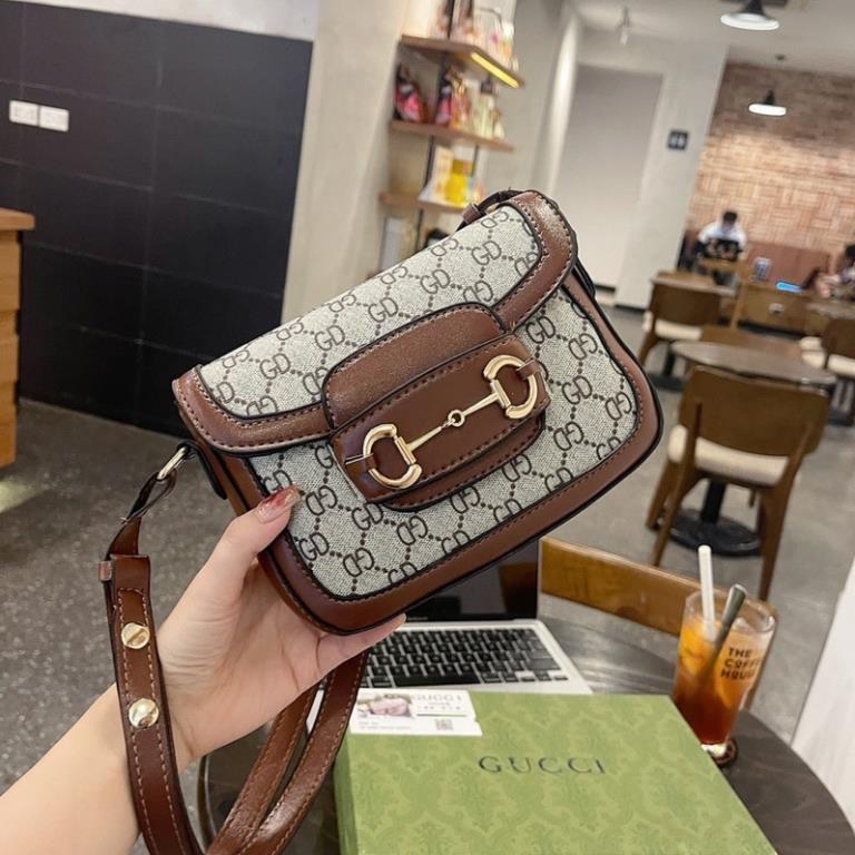 Túi Hà Hồ Linh Store Túi Xách Nữ Hà Hồ Đeo Chéo Viền Nâu Sang Chảnh