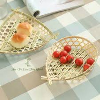 Đĩa tre hình con cá đựng hoa quả, bánh kẹo