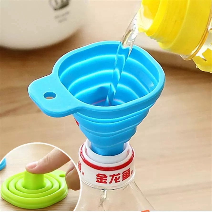 Phễu silicone gấp gọn lại được đa năng tiện lợi