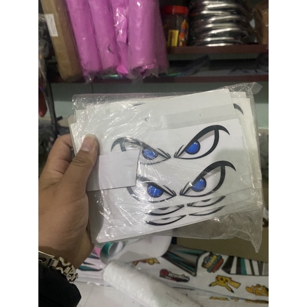 Tem trang trí đôi mắt