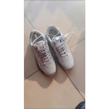 Giày đá lấp lánh