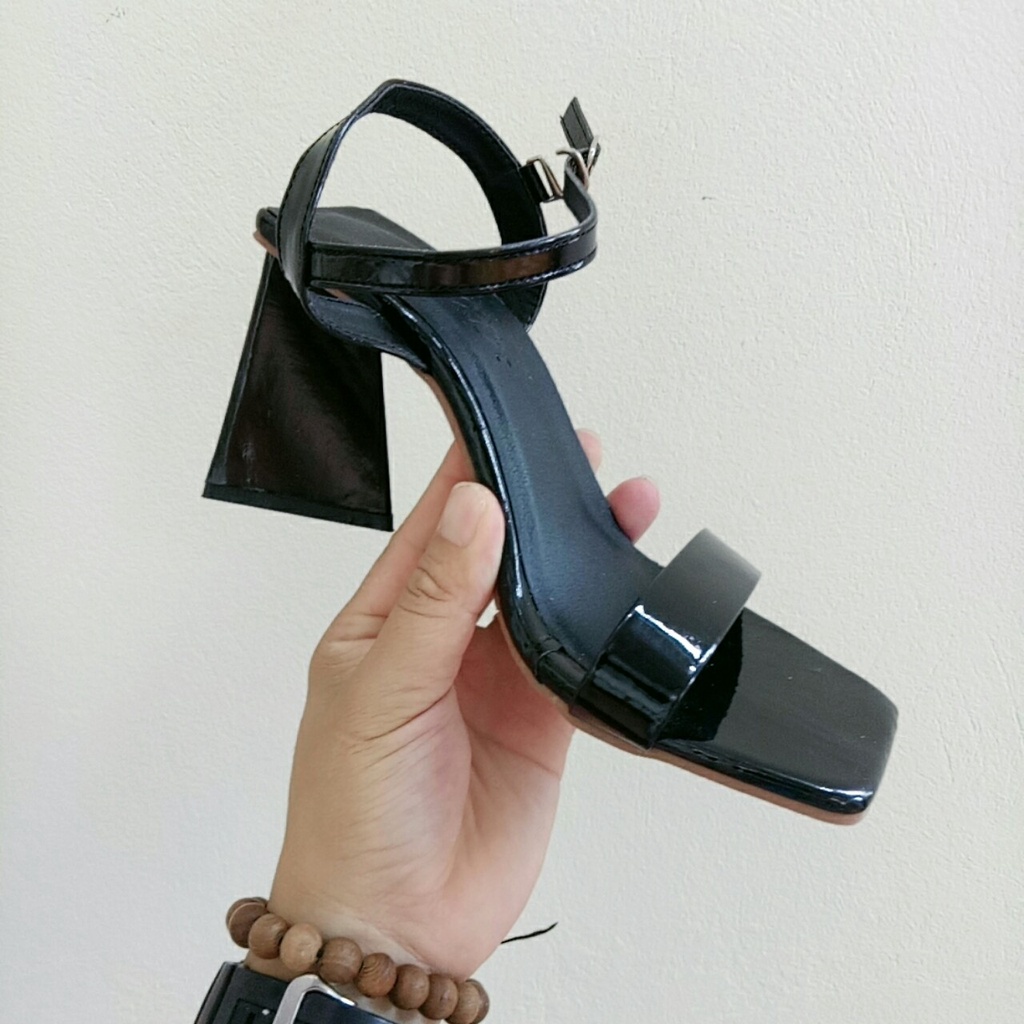 Sandan nữ gót tam giác