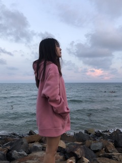 Hoodie hồng in chữ phản quang