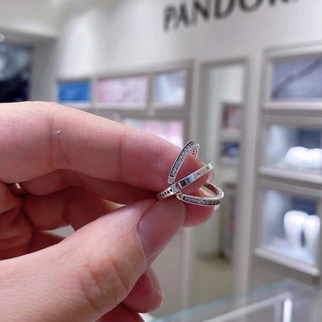Nhẫn đeo tay pan viền đá trắng Flipping Hearts bạc s925 hàng cao cấp