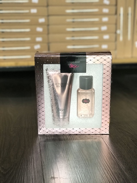 Lotion dưỡng da và nước xịt thơm Victoria Secret hàng chính hãng US. Hương thơm quyến rũ thiết kế tinh tế.Giá 250k/tuýp | BigBuy360 - bigbuy360.vn