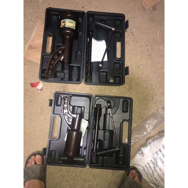 Tháo lốp ô tô bộ to và bộ nhỏ