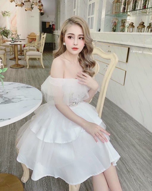 ảnh và video thậ 1000% Đầm xoè trễ vai lông vũ