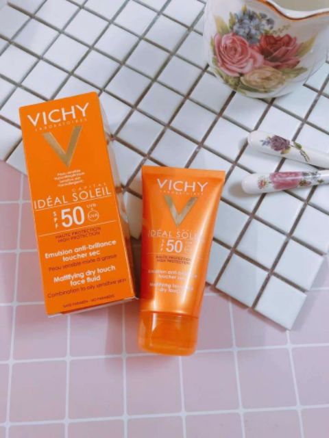 [50ml] Kem chống nắng Vichy SPF50 Soleil Emulsion | BigBuy360 - bigbuy360.vn