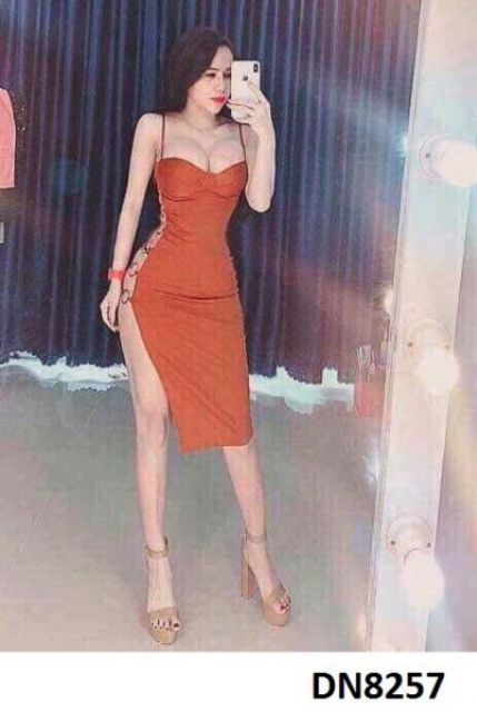 Đầm body cúp khoét hông phối khoen sexy