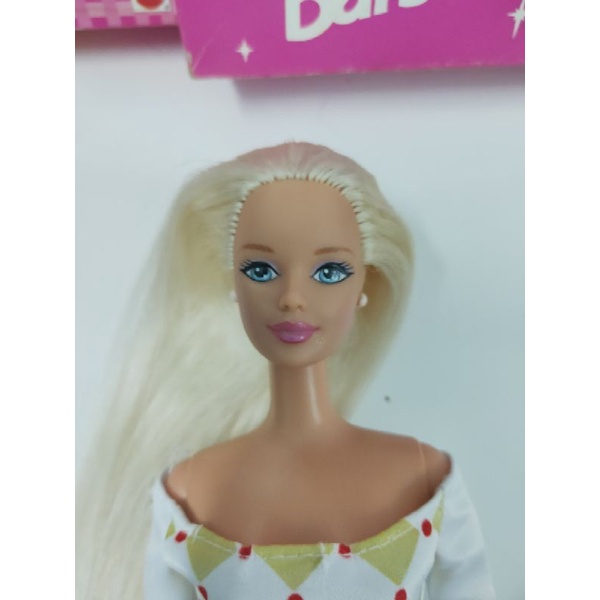 Đầm búp bê như hình không kèm búp bê