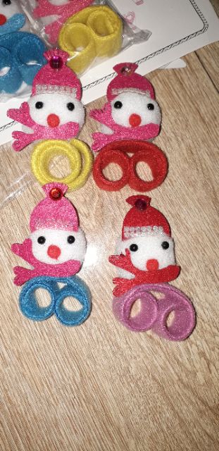 Chiếc vong tay nhồi bông trang trí Noel rất đẹp