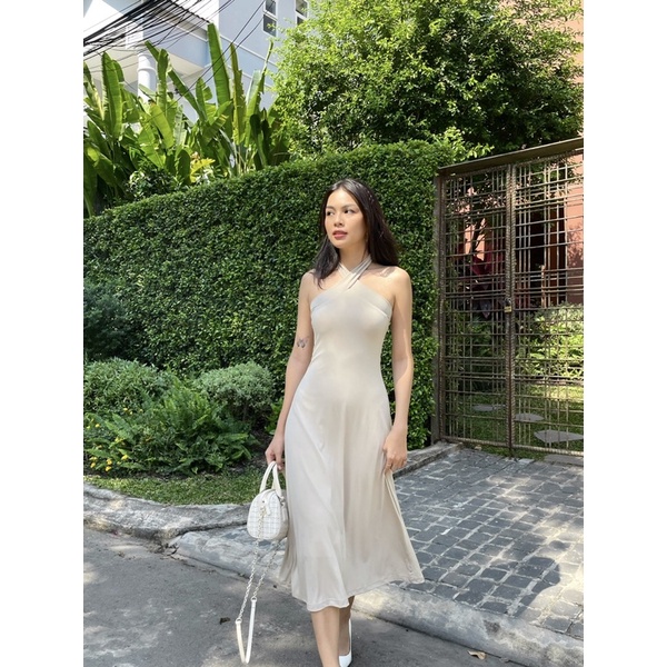 Đầm midi thun chéo cổ