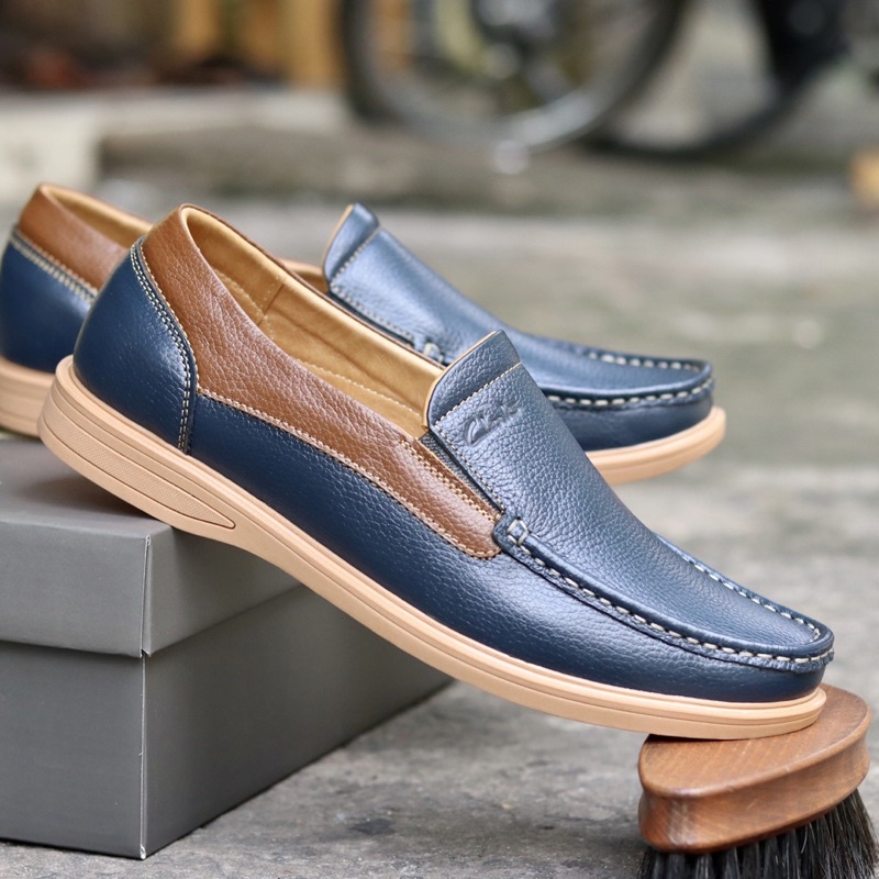 Giày lười CLARKS chính hãng cho nam da bò mềm, nhập khẩu Thái Lan, đế khâu chỉ may chắc chắn.