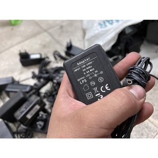 1 cục adapter 12v1,5a còn Sài tốt