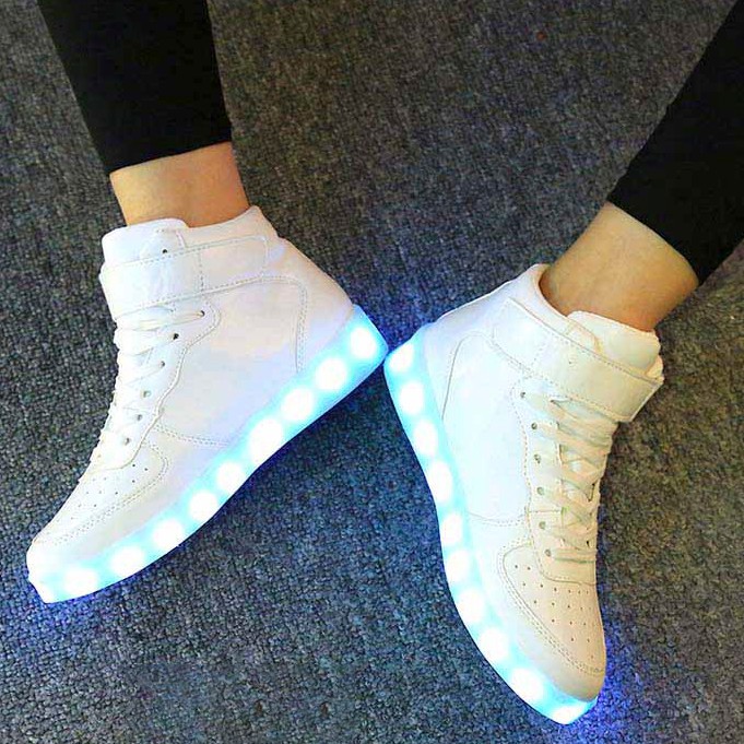-Giày Phát Sáng Màu trắng cao cổ phát sáng 7 màu 8 chế độ sáng đèn led style hàn quốc (Nam Nữ)