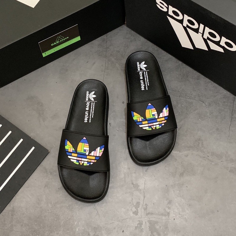 DÉP ADIDAS ADILETTE ĐEN LOGO MÀU - Full box độc lạ