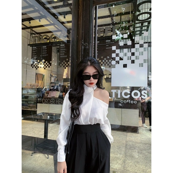 Sơ mi ulzzang khoét vai, cổ gài khoen