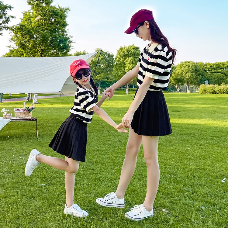 Set Áo Thun Ngắn Tay Kẻ Sọc + Chân Váy Xếp Ly Phong Cách Phương Tây Thời Trang Mùa Hè 2022 Mới Cho Mẹ Và Bé