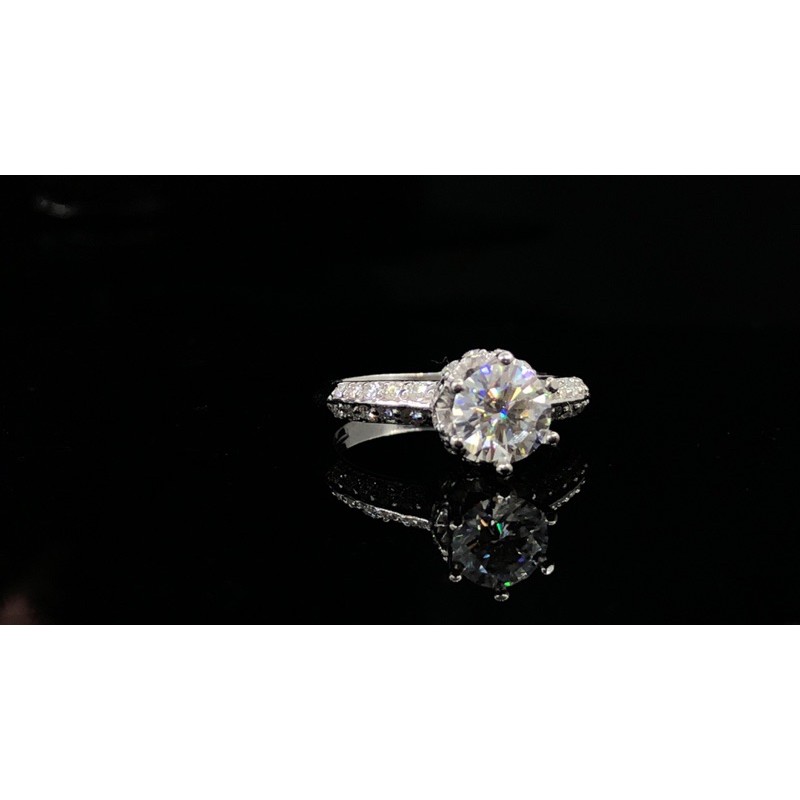 Nhẫn FULL Moissanite: Viên chủ 6,3ly Moissanite, viên tấm Moissanite, hàng nước D kiểm định GRA; Bạc 925 mạ bạch kim