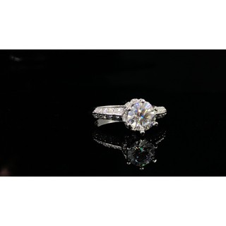 Nhẫn FULL Moissanite: Viên chủ 6,3ly Moissanite, viên tấm Moissanite, hàng nước D kiểm định GRA; Bạc 925 mạ bạch kim
