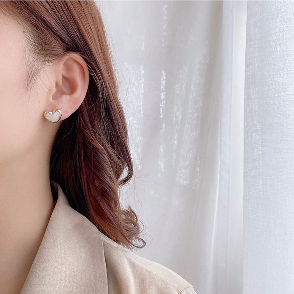 Bông Tai Hình Trái Tim Bằng Nhựa Resin Thời Trang Hàn Quốc Thanh Lịch Cho Nữ