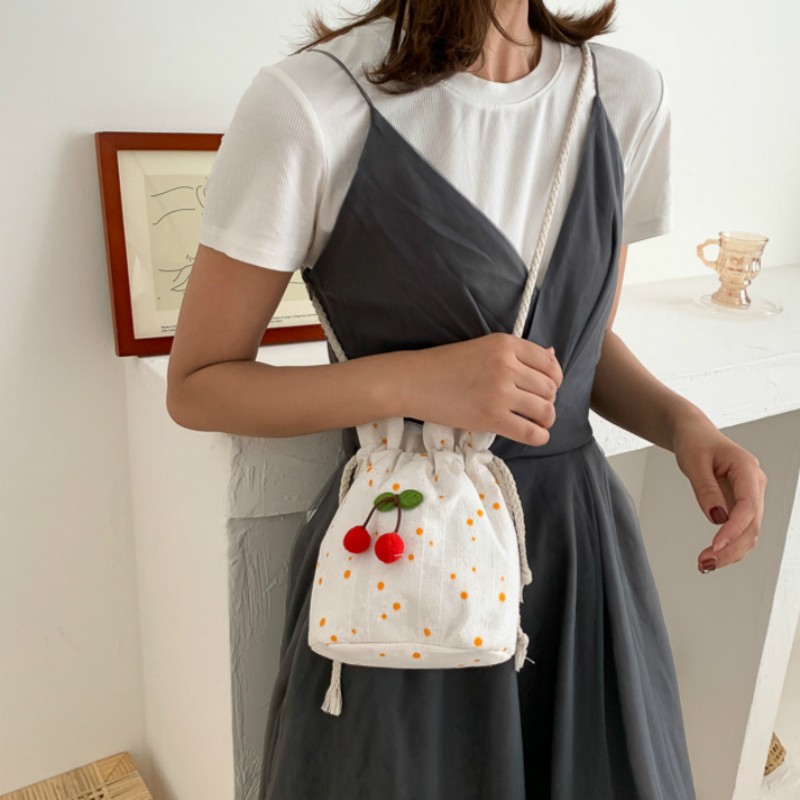 Túi đeo chéo vai nhỏ xinh họa tiết trái cherry ngọt ngào dành cho nữ