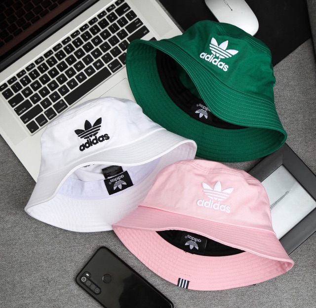 NÓN ADIDAS BUCKET