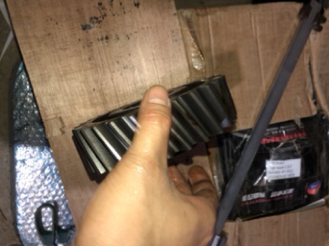 Sản phẩm gia đình làm: bánh răng số phụ 28R EQ240