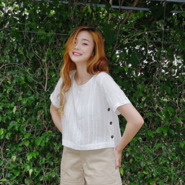 Áo kiểu nữ tay ngắn nút hông Croptop Freesize Basic Góc của Lam