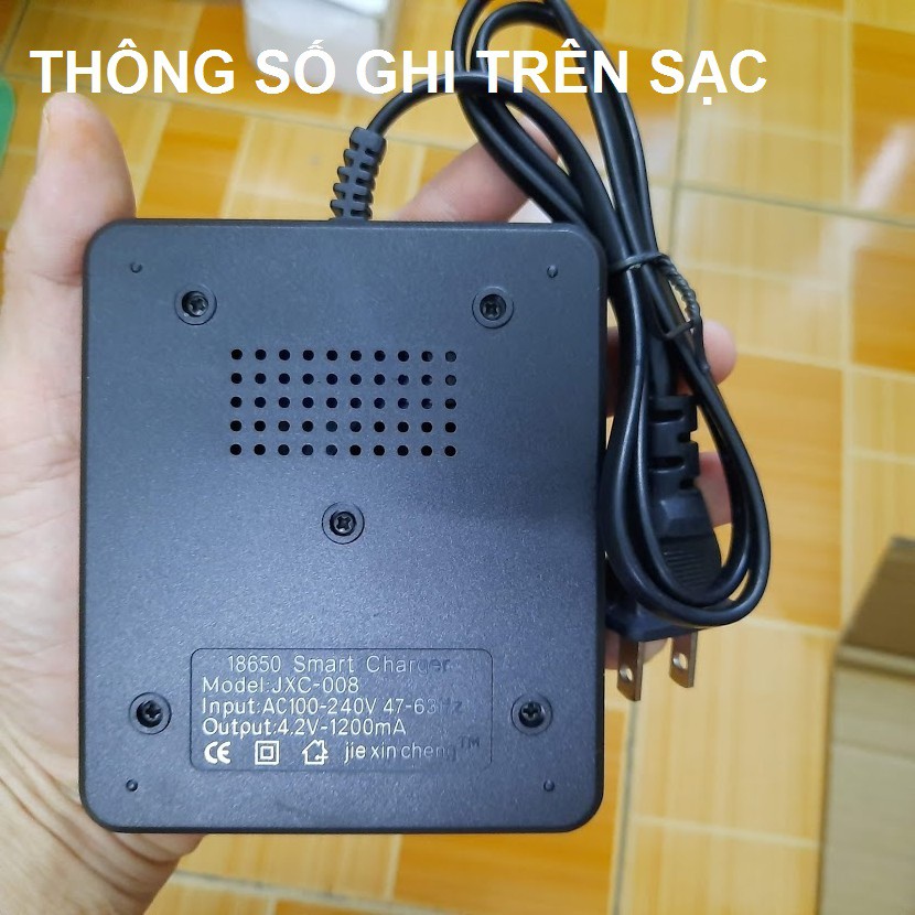 Sạc pin 18650 4 pin đồng thời cùng lúc sử dụng điện 110v 220v