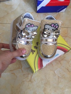 Bốt Hello Kitty có đèn Led cho bé gái size 21-30 (video ảnh thật)