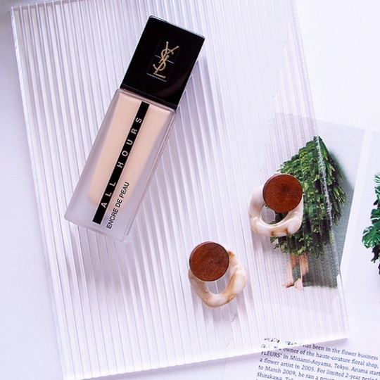 Miếng MICA trong suốt như kiếng pha lê dày chắc vân sóng nước, vân dọc chụp ảnh sản phẩm chuyên nghiệp