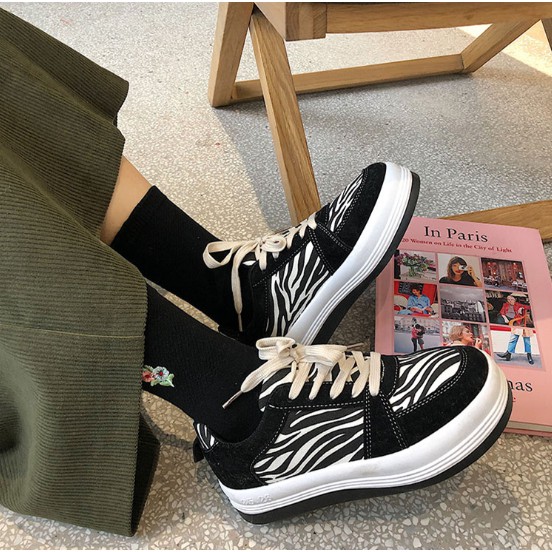 [Mã FAGREEN245 giảm 10% tối đa 30K đơn 99K] Real Korean women's thick bottom lace up zebra pattern casual board shoes