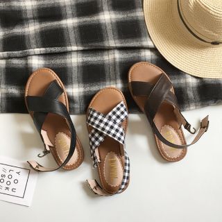 Giày sandal da quai chéo kiểu dáng đơn giản