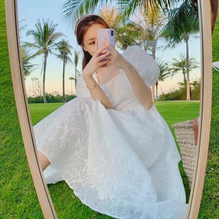 Váy trắng khoét eo baby