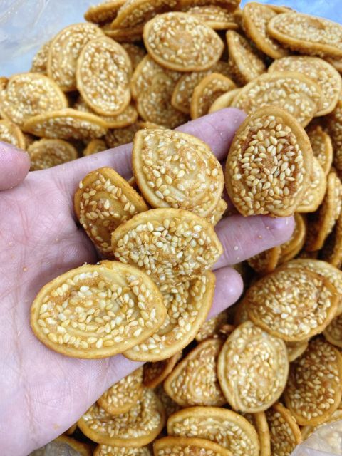 50k hủ 350gr Bánh Tai heo mè thơm béo